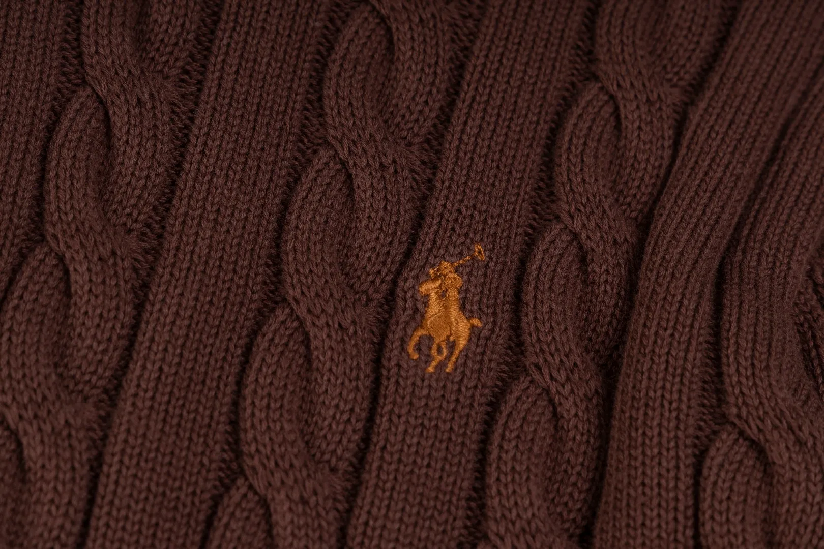 P236 #R92 RALPH LAUREN Ralph Lauren fifteen colors classic small label embroidery logo turtleneck pullover half-zip knitted cable sweater with high-density LOGO embroidery on the chest and original customized tag accessories. Made of pure cotton yarn, pure cotton is skin-friendly and comfortable, small label war horse embroidered twist turtleneck sweater 🐎 high quality, follow the blogger to learn how to wear it! Let’s buy a Ralph Lauren cable sweater. It’s a super hard-to-find series after it became popular. It’s hard to find one on the official website. It’s simple and practical to wear, with a lazy and loose feel. The thickened fabric has more texture, feels soft and delicate, and has a loose fit. Whether worn alone or layered, you can wear different styles of fashion with just one piece!   Size：XS S M L